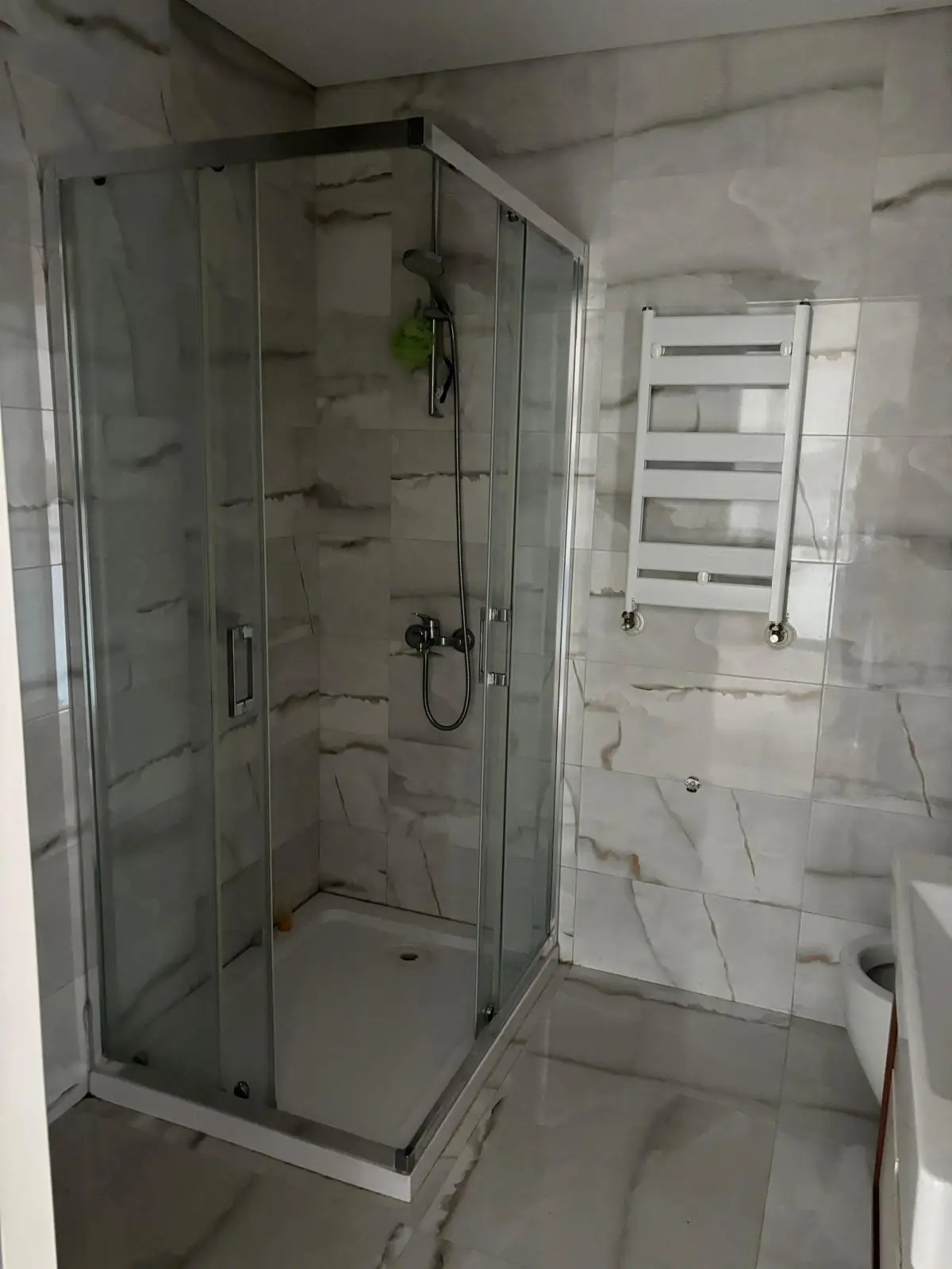 Fitted shower